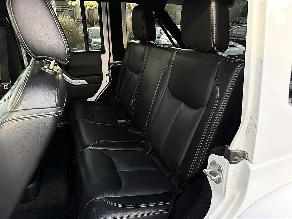 Jeep Wrangler photo 12