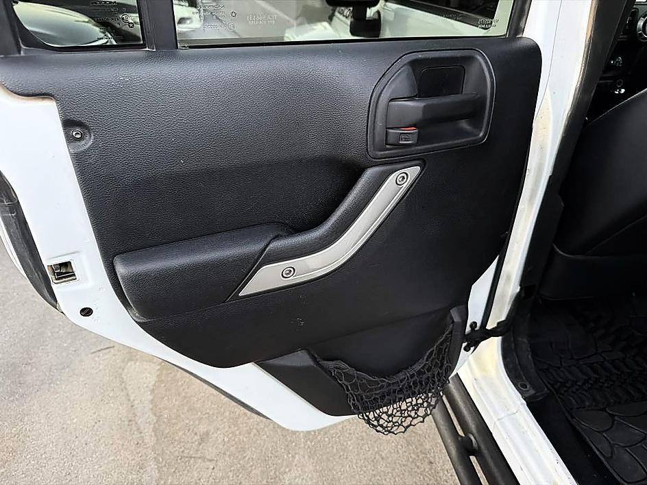 Jeep Wrangler photo 14
