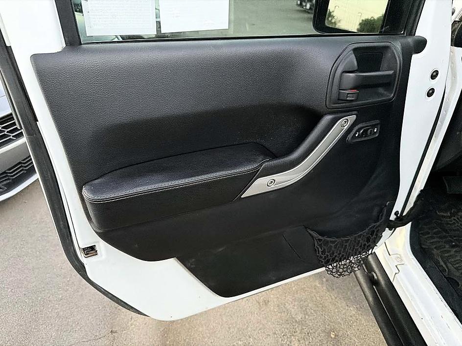 Jeep Wrangler photo 15