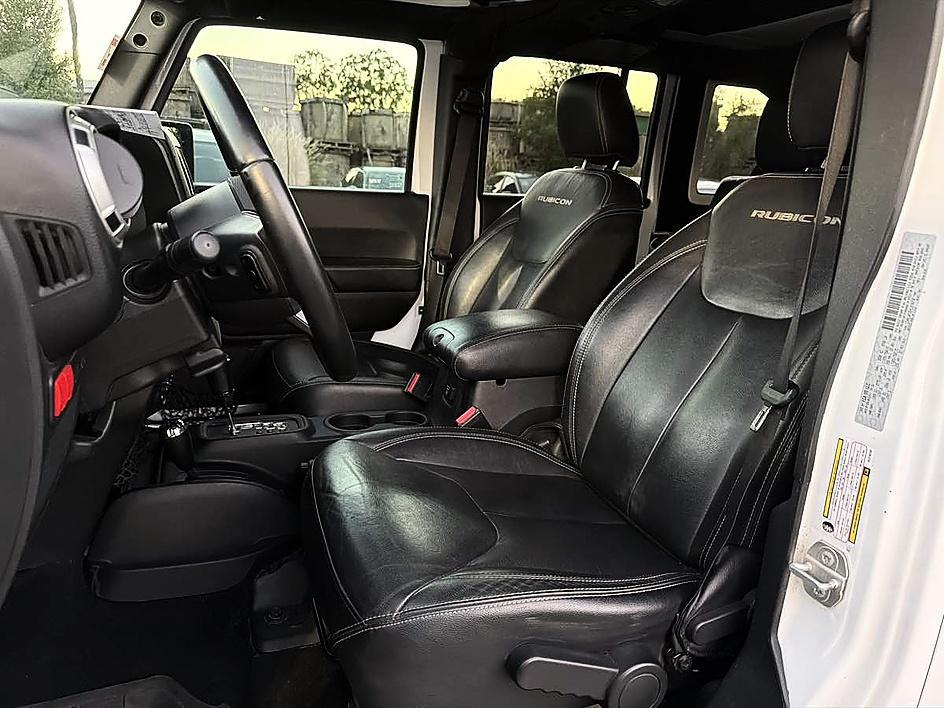 Jeep Wrangler photo 16