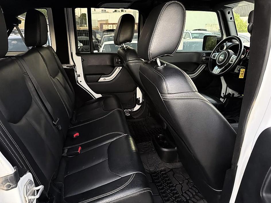Jeep Wrangler photo 18