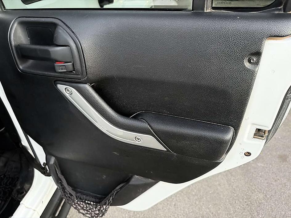 Jeep Wrangler photo 21