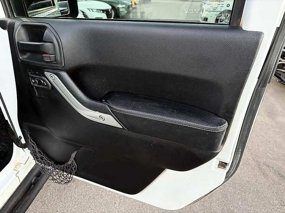 Jeep Wrangler photo 22