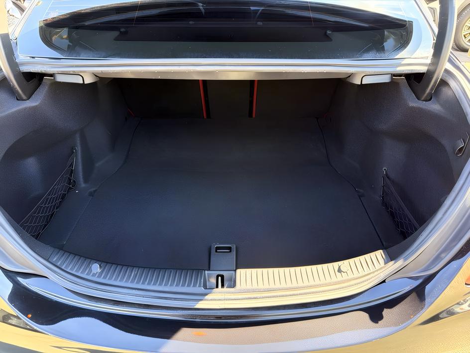 Mercedes-Benz C300 photo 8