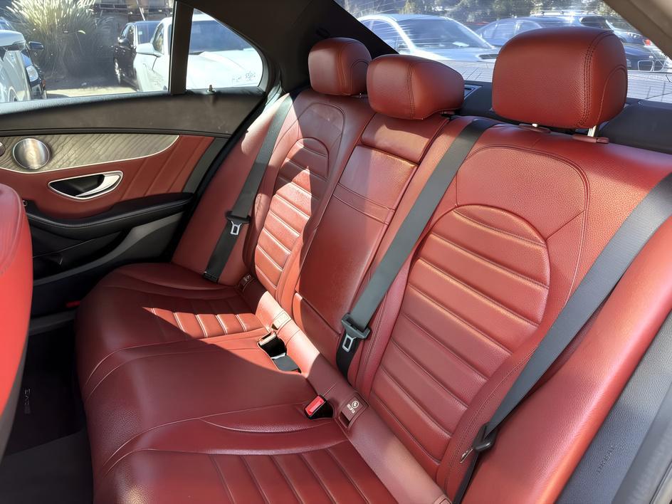 Mercedes-Benz C300 photo 12