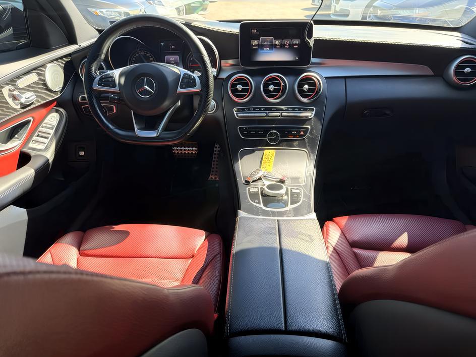 Mercedes-Benz C300 photo 13