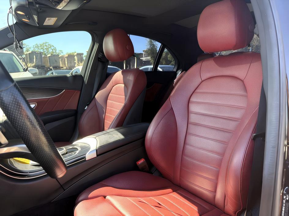 Mercedes-Benz C300 photo 15
