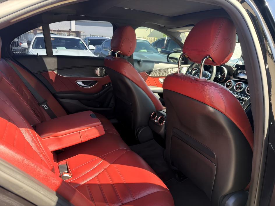 Mercedes-Benz C300 photo 18