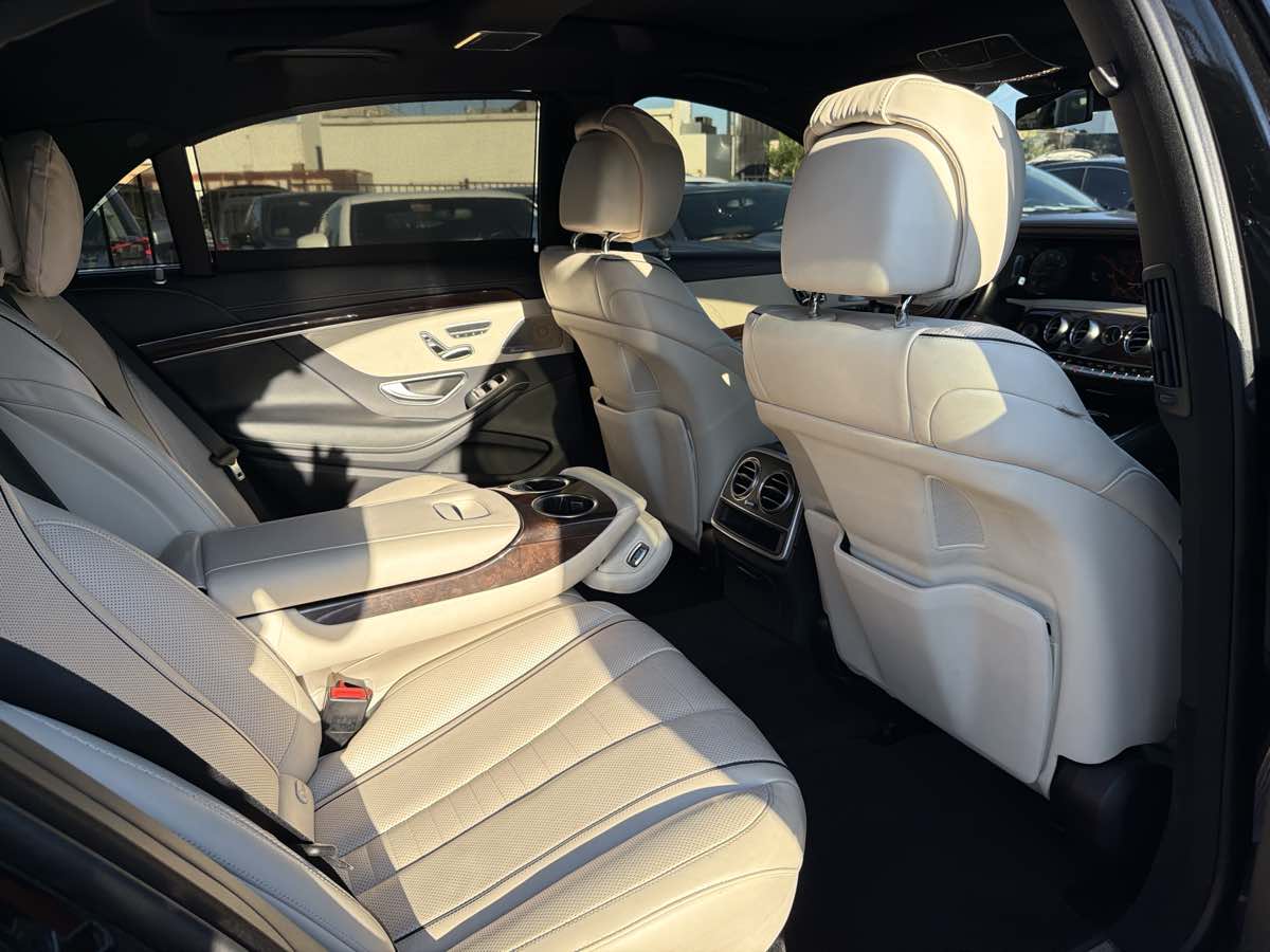 Mercedes-Benz s photo 17