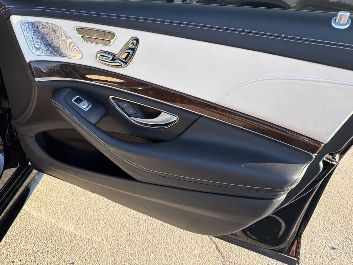 Mercedes-Benz s photo 22