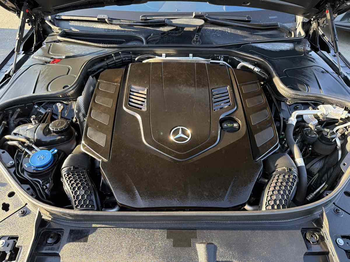 Mercedes-Benz s photo 23