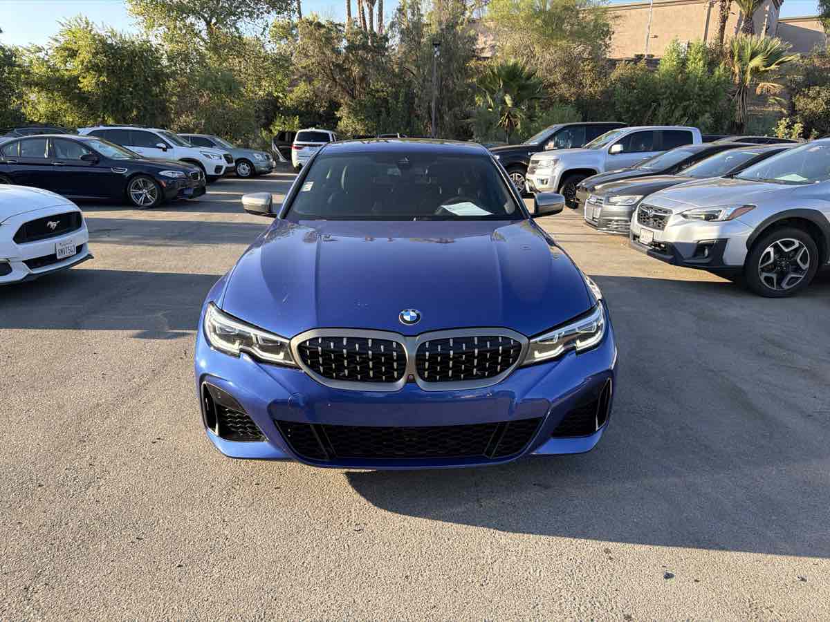 BMW 3 Series photo 2