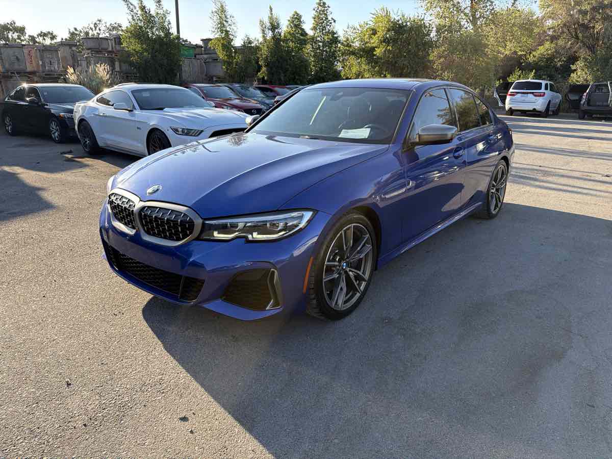 BMW 3 Series photo 3