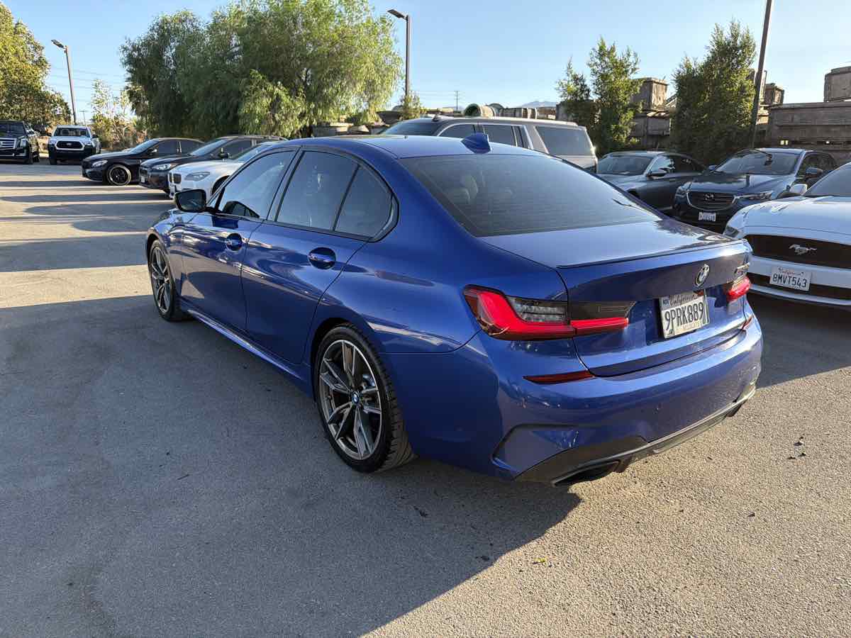 BMW 3 Series photo 5