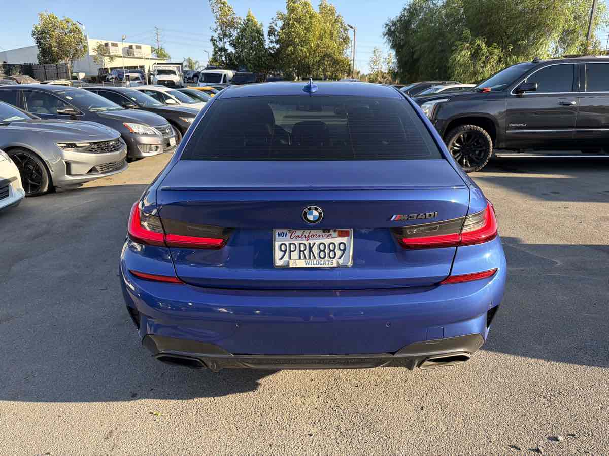 BMW 3 Series photo 6