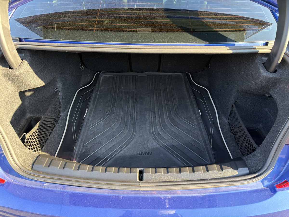 BMW 3 Series photo 8