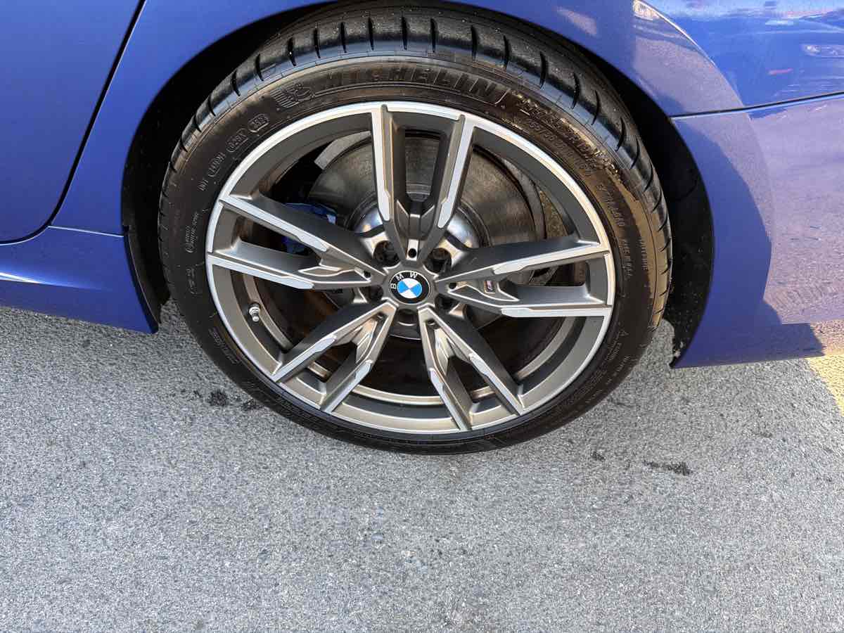 BMW 3 Series photo 9