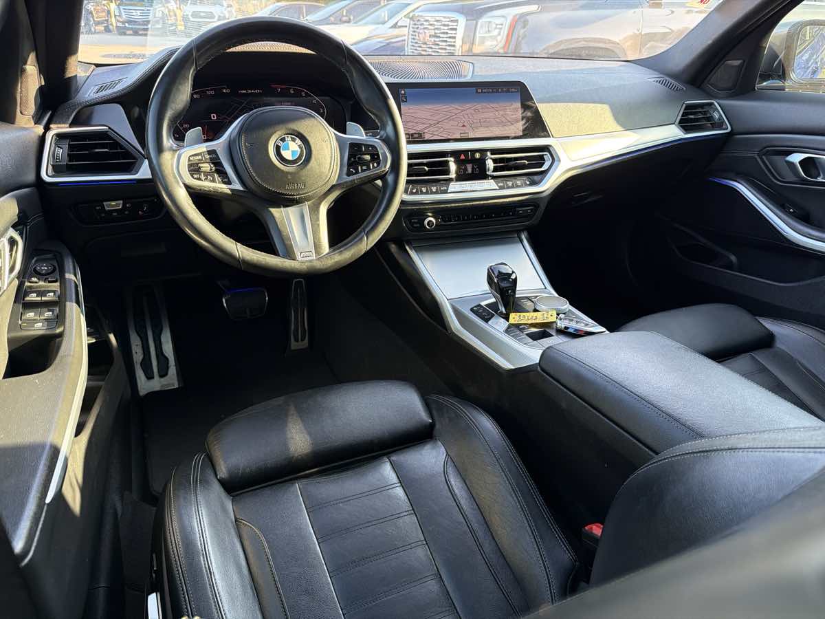BMW 3 Series photo 12