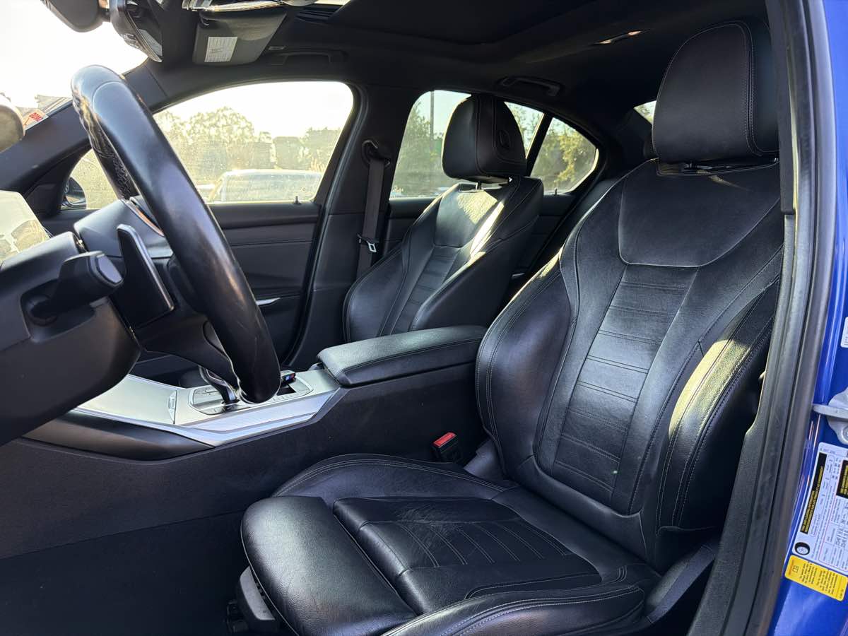 BMW 3 Series photo 15