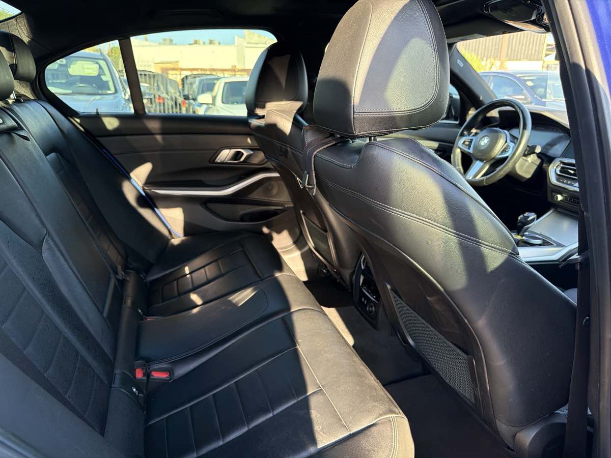 BMW 3 Series photo 16