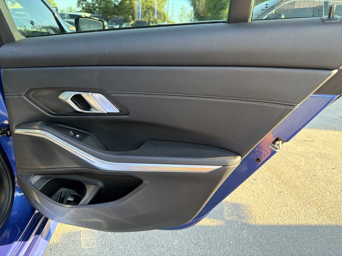 BMW 3 Series photo 17