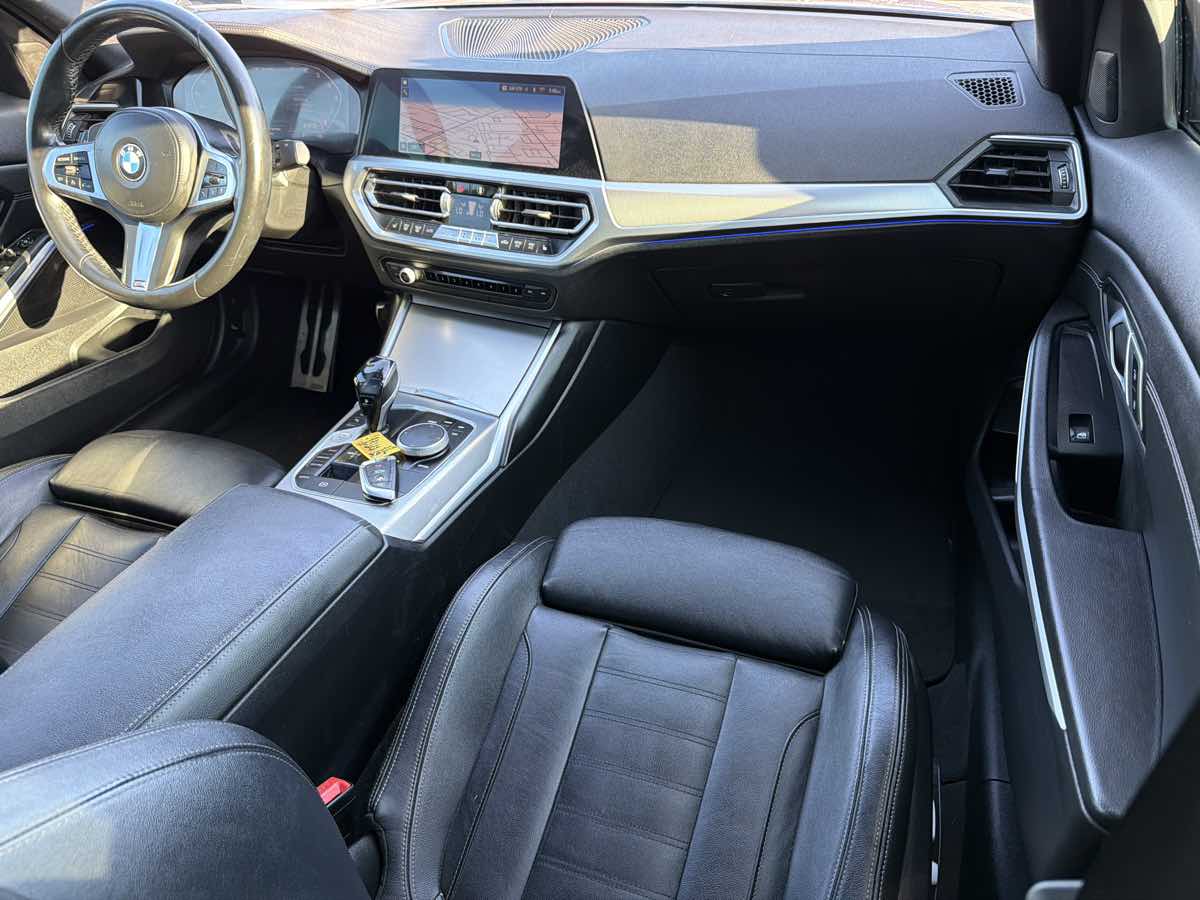 BMW 3 Series photo 18