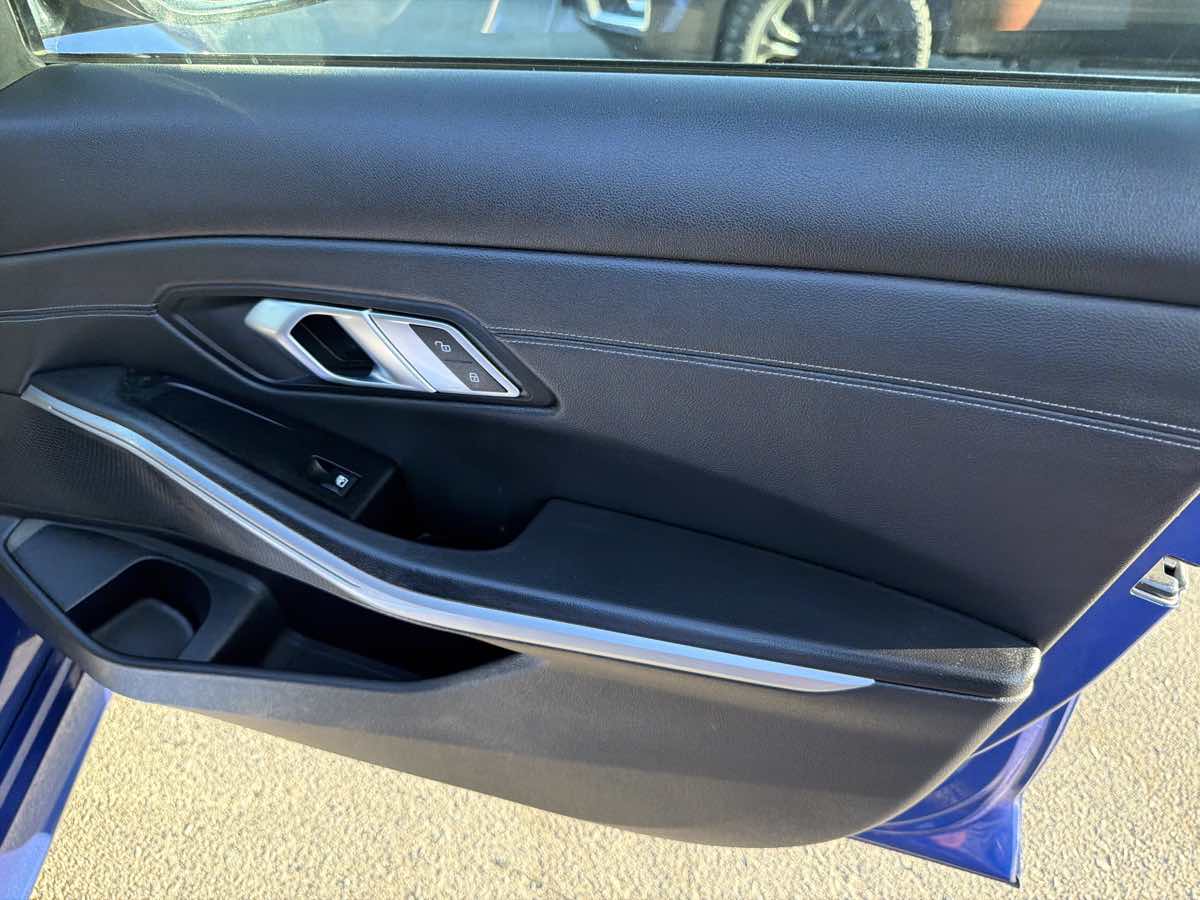 BMW 3 Series photo 20