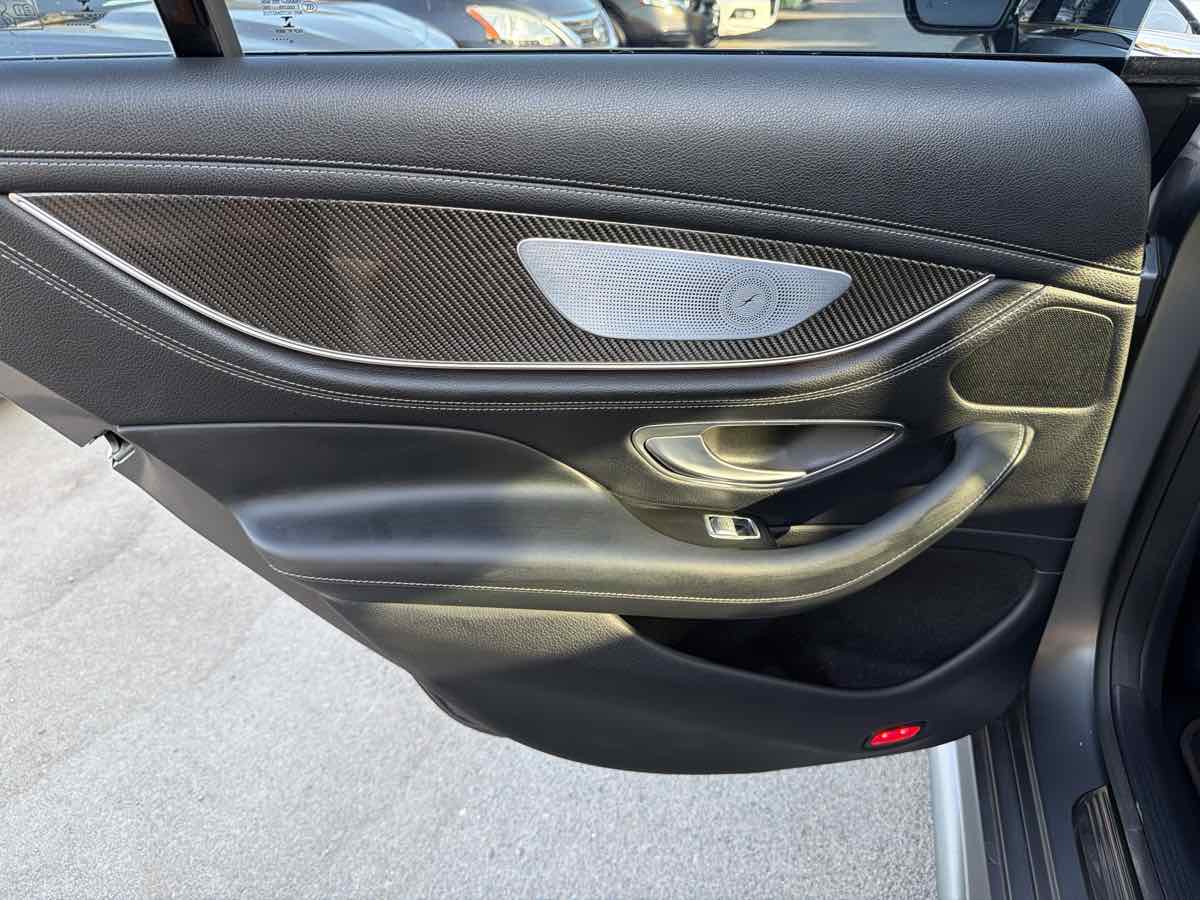 Mercedes-Benz CLS photo 10
