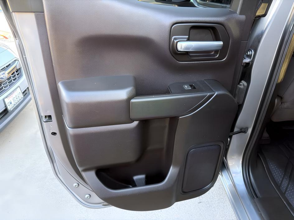 Chevrolet Silverado photo 9