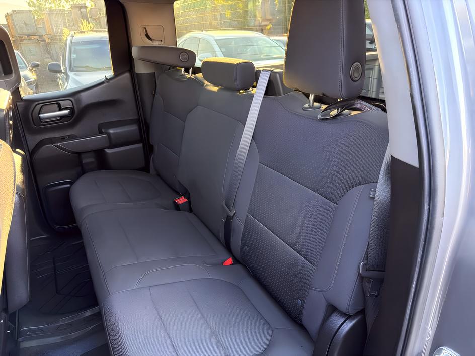 Chevrolet Silverado photo 11