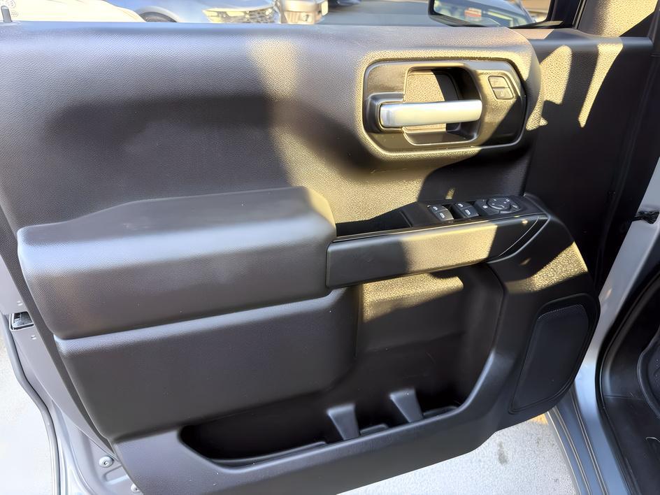 Chevrolet Silverado photo 13