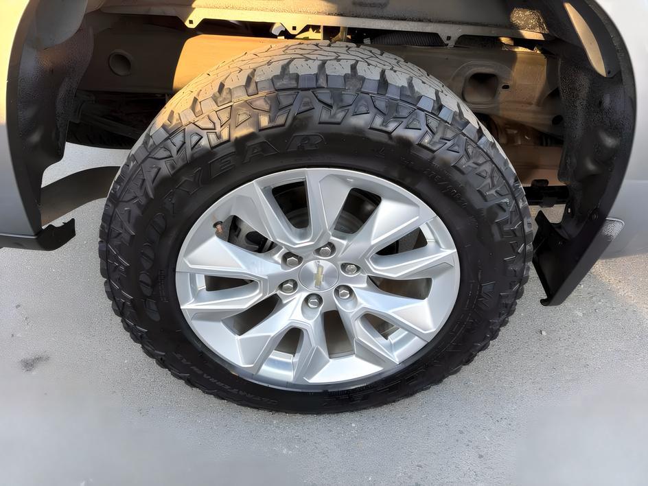 Chevrolet Silverado photo 15
