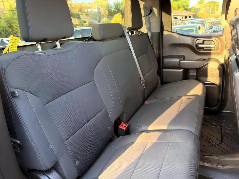 Chevrolet Silverado photo 17