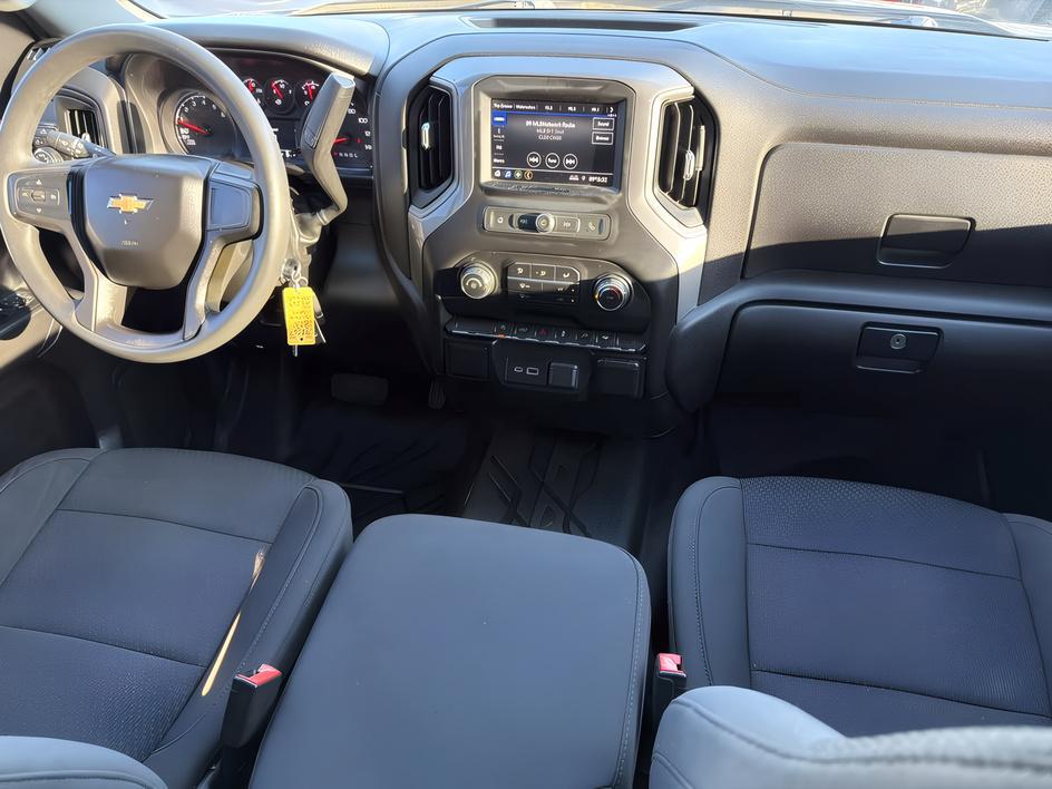 Chevrolet Silverado photo 18