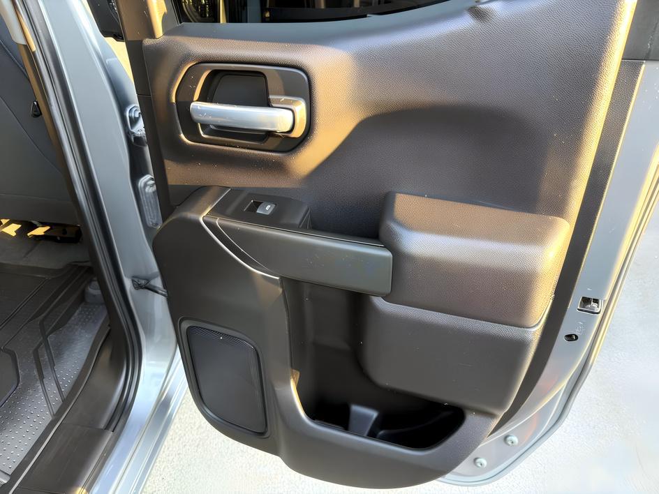Chevrolet Silverado photo 19