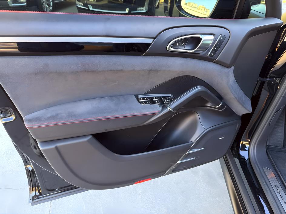 Porsche Cayenne photo 14