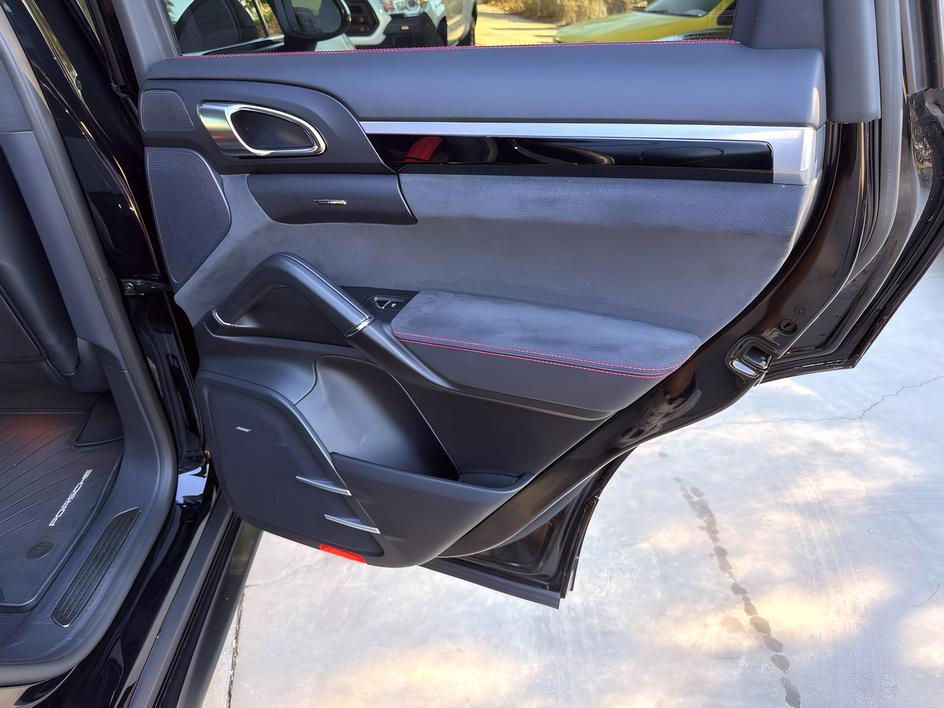 Porsche Cayenne photo 18