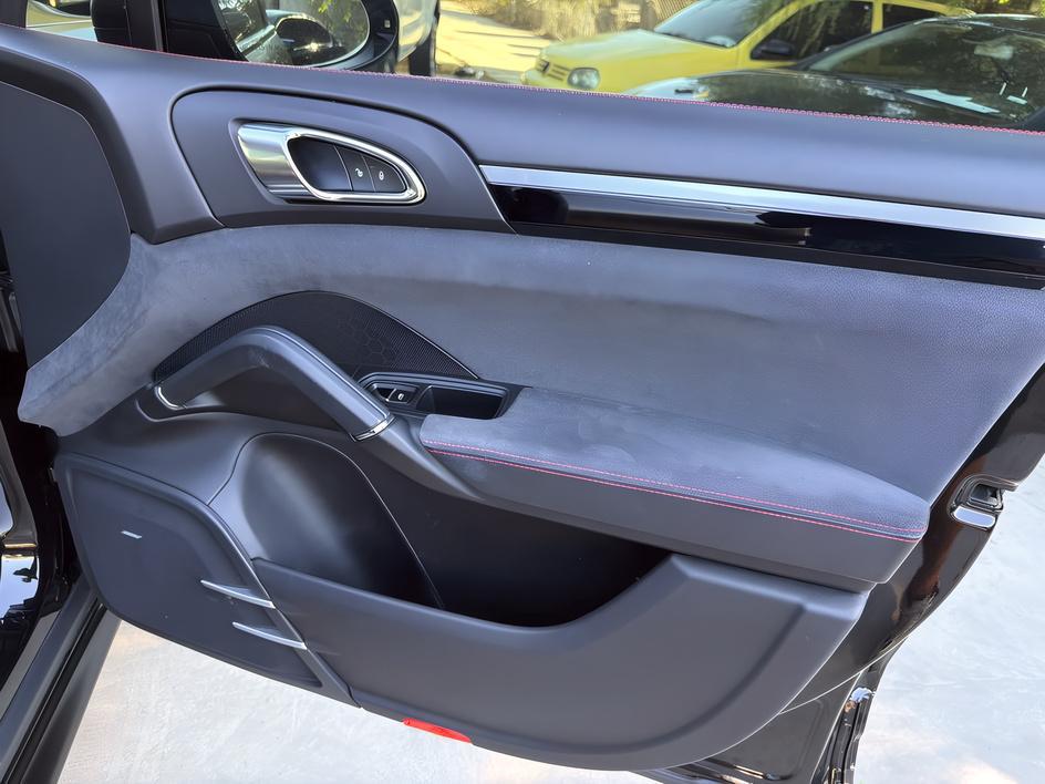 Porsche Cayenne photo 21