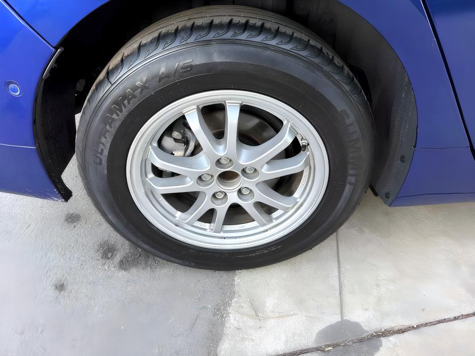 Toyota Prius photo 13