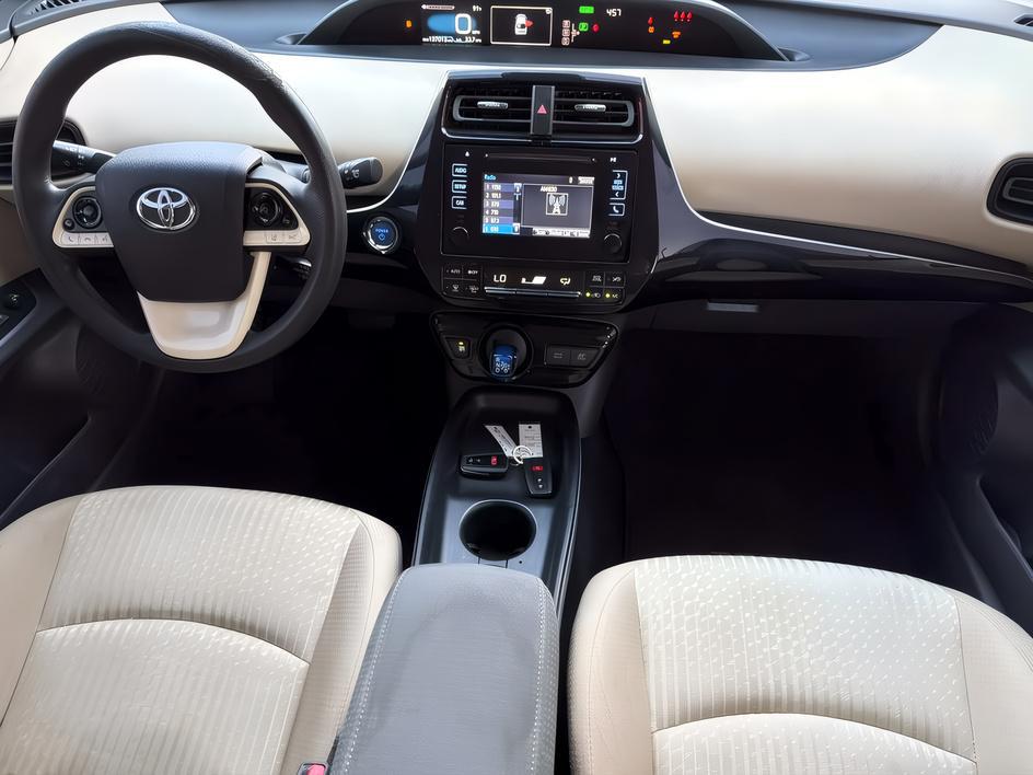 Toyota Prius photo 17
