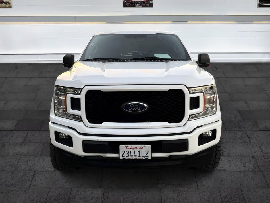 Ford F-150 photo 2
