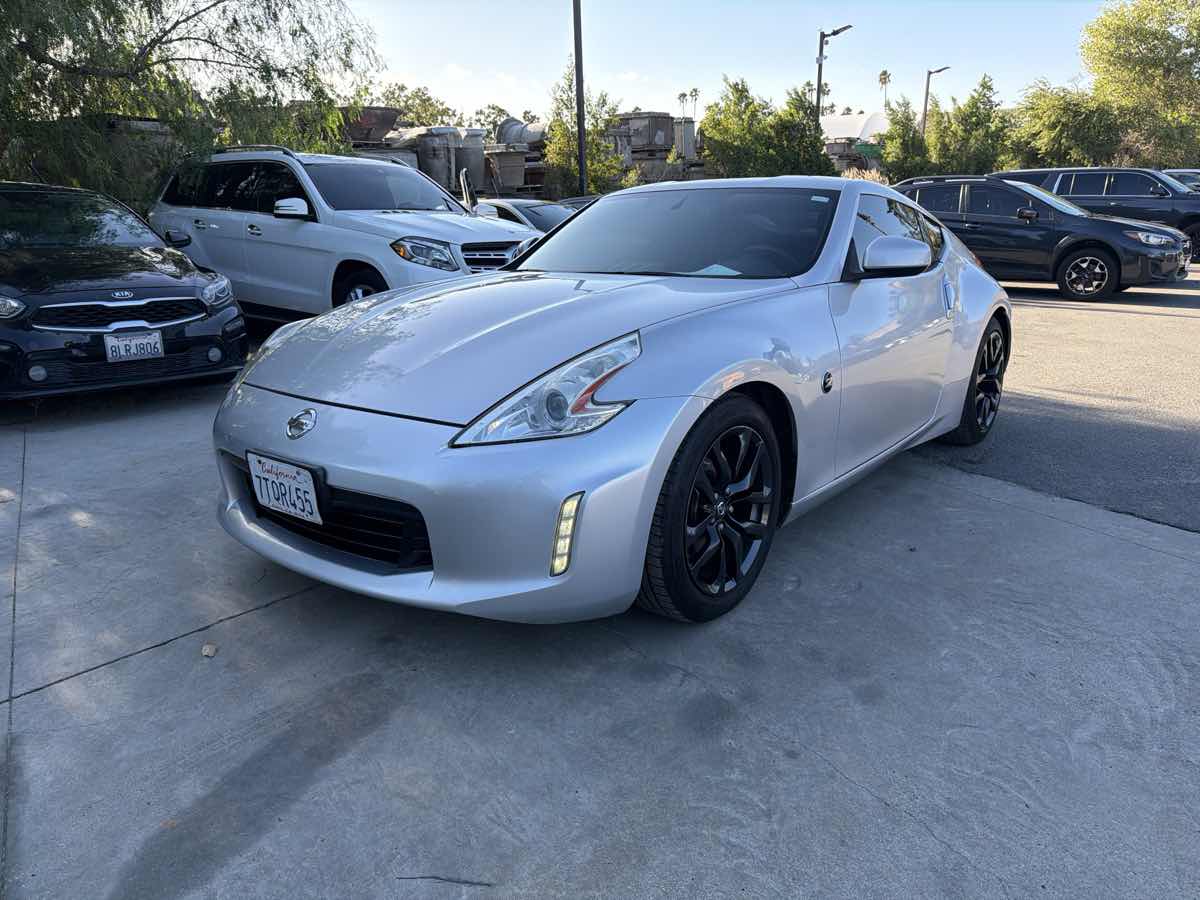 Nissan 370Z photo 3