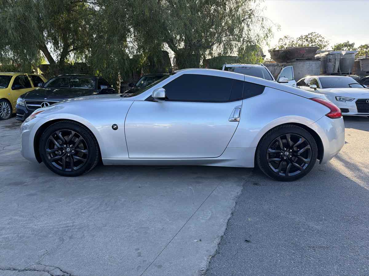 Nissan 370Z photo 4