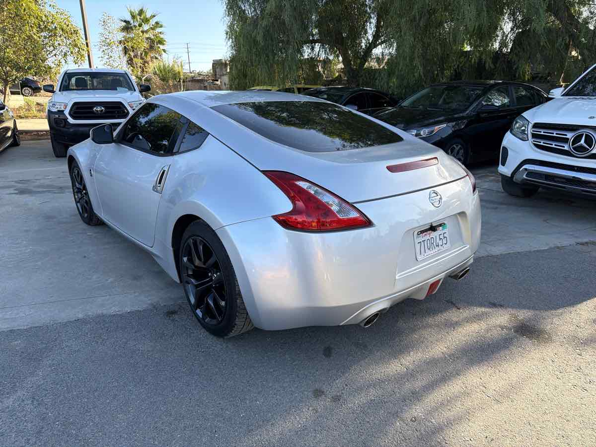 Nissan 370Z photo 5