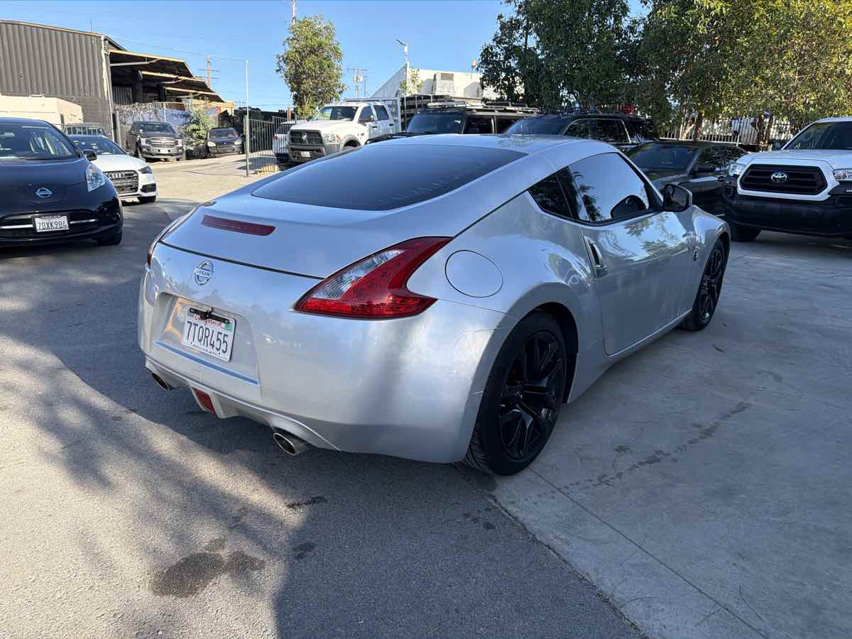 Nissan 370Z photo 7