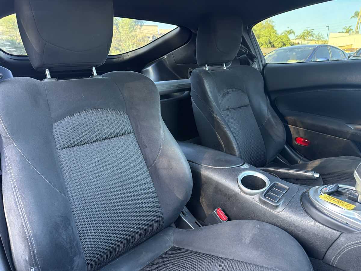 Nissan 370Z photo 15