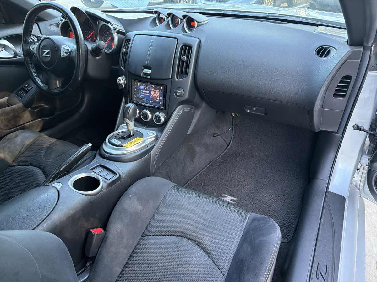 Nissan 370Z photo 16
