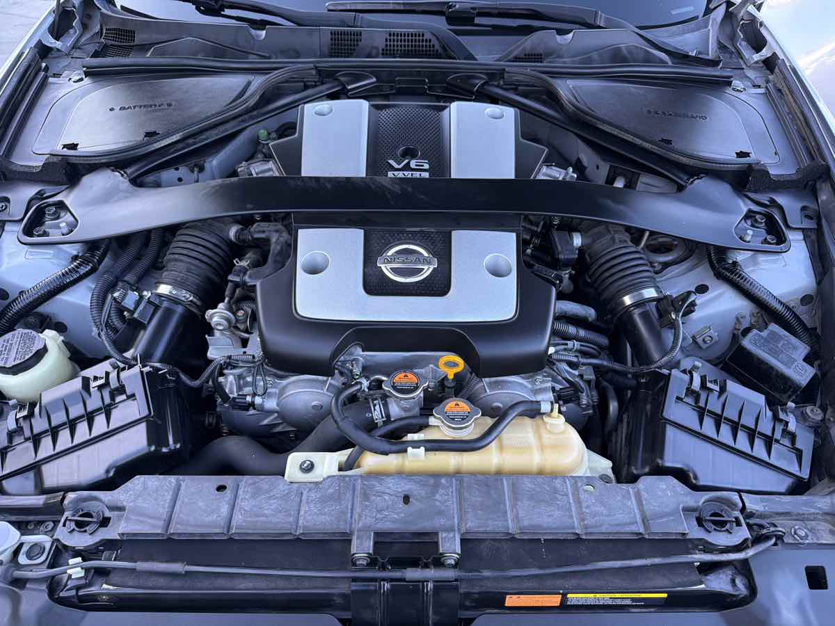 Nissan 370Z photo 18