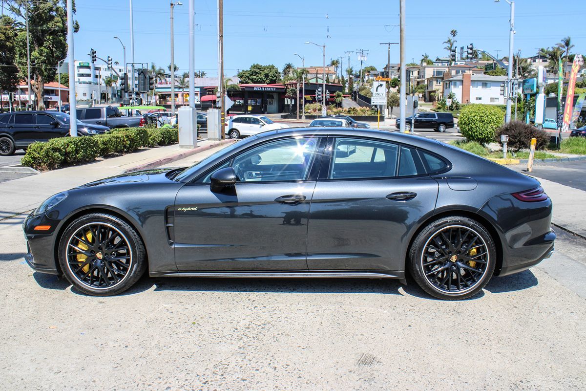 2019 Porsche Panamera Turbo S E-Hybrid photo 2
