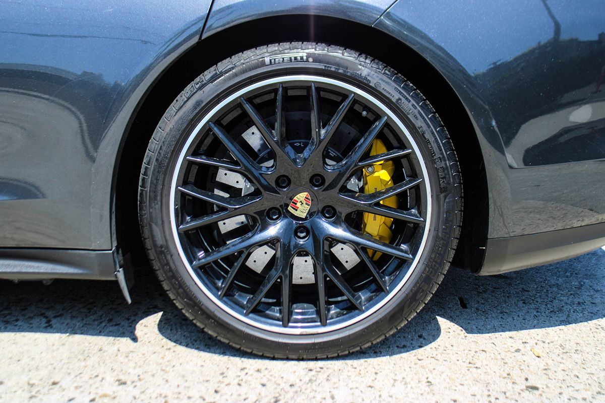 2019 Porsche Panamera Turbo S E-Hybrid photo 40